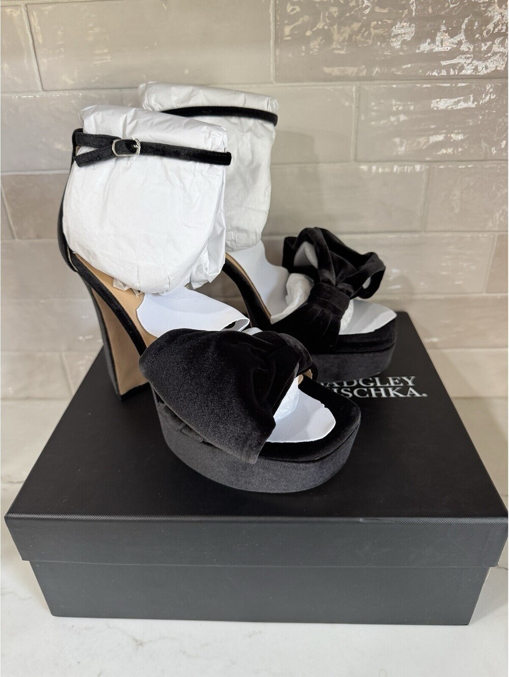Badgley Mischka Alora I Black Velvet Platform Sandal Heels Size 7.5 READ